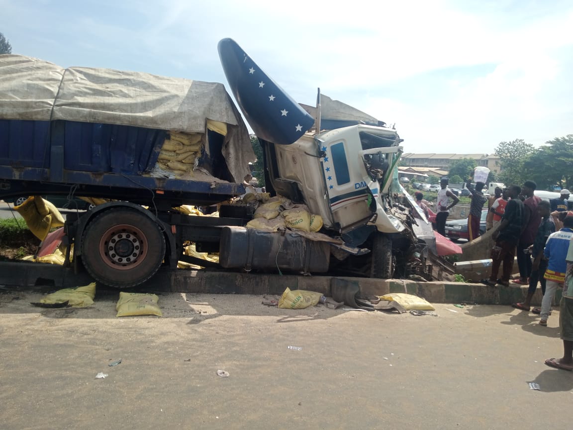 The heavy-duty truck that crushes four vehicles close to Karu Bridge on the ever busy Abuja- Nyanya- Keffi Express way on Sunday