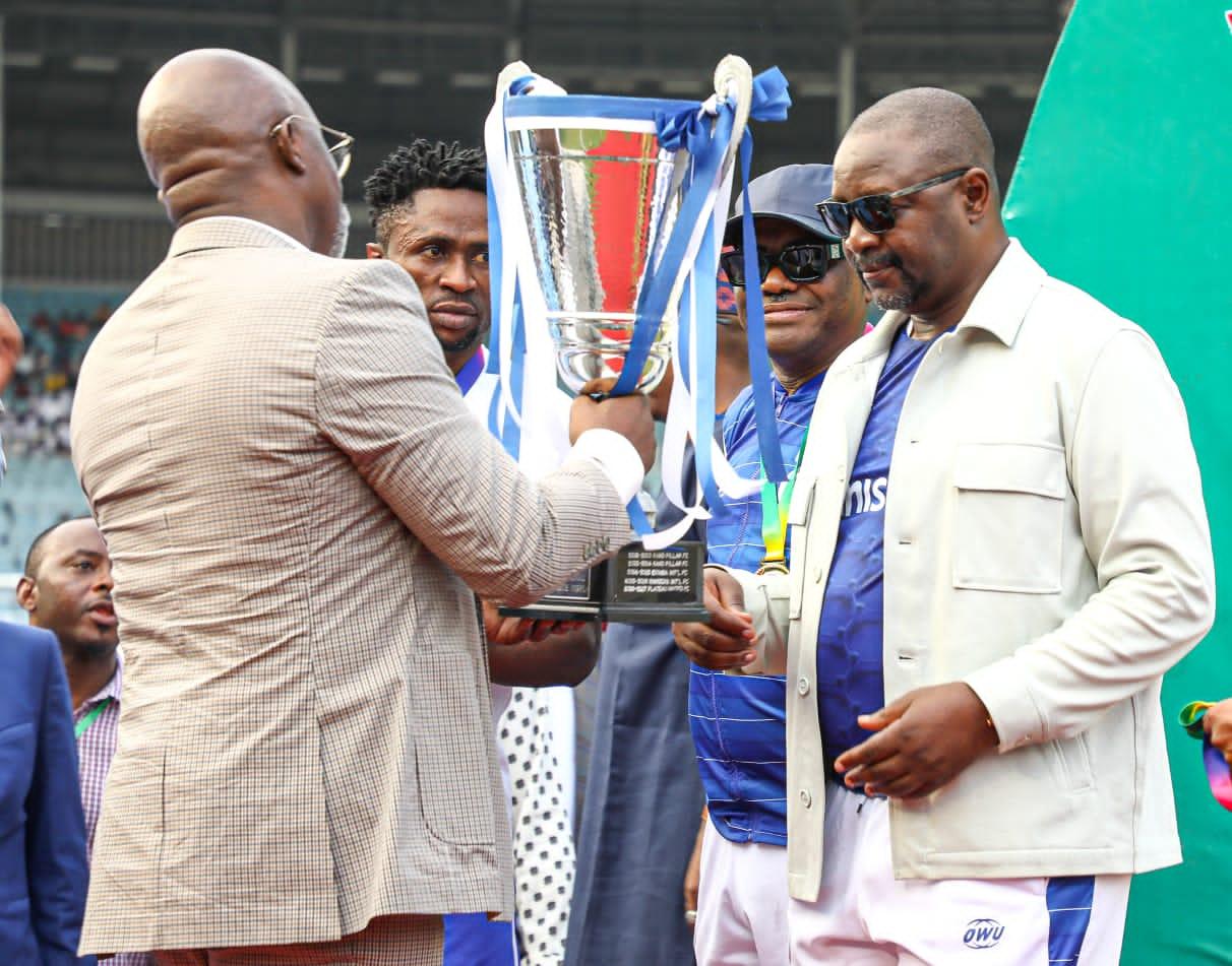 Governor of Rivers State, Nyesom Ezenwo Wike (2nd right); Minister of Youths and Sports, Sunday Dare( 1st right) and President, Nigeria Football Federation (NFF), Amaju Pinnick (1st left), during the presentation of the 2021/2022 Nigeria Professional Football League trophy to Rivers United at the Adokiye Amiesimaka Stadium, Port Harcourt on Sunday.