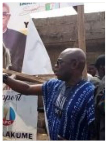 Benue APC Guber candidate, Rev. Fr Hyacinth Alia assessing facilities destroyed by suspected thugs at his campaign office in Gboko