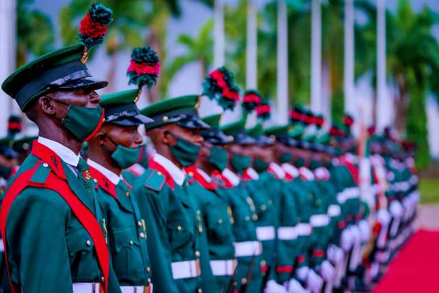 Nigerian army mounts guard of of honour