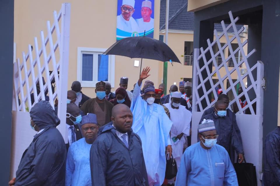 Buhari arriving at the quarters