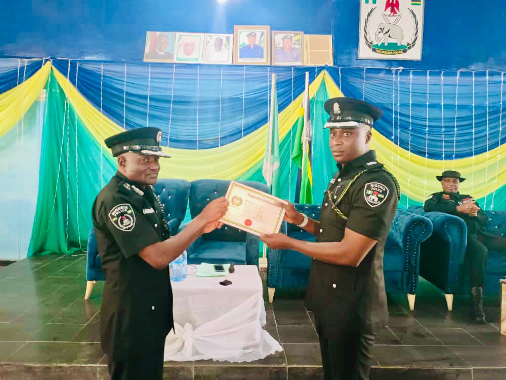 IGP gives commendation letter to officer who rejected $200,000 bribe