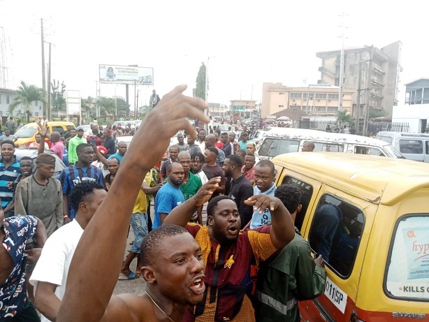 Irate drivers protesting against the enforcement of colour code by the Edo Government on Tuesday in Benin.