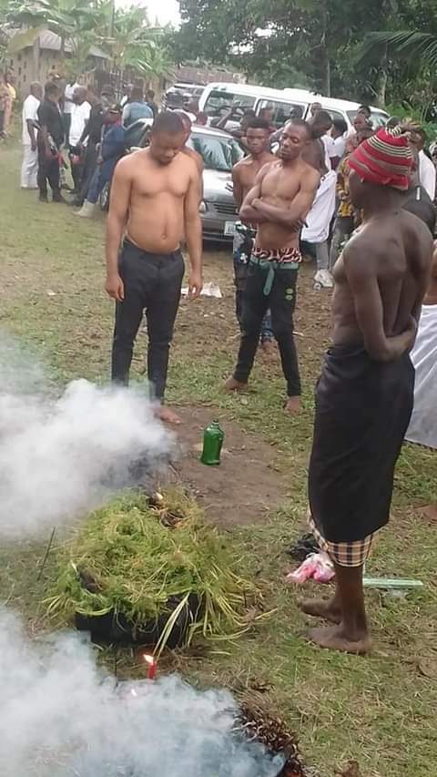  Youths  of Luebe Community  of Khana LGA  of Rivers taking  oath to denounce cultism 