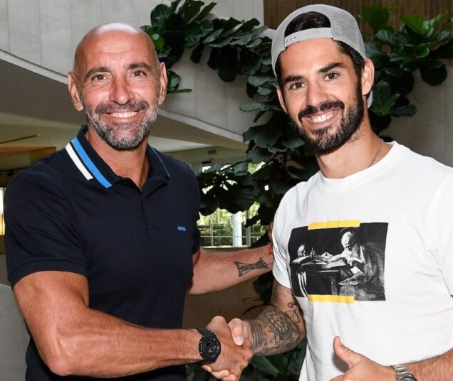 Isco right being welcomed to Sevilla