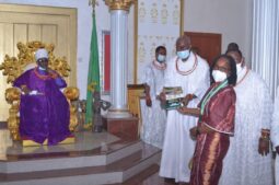 Oba of Benin, His Royal Majesty, Oba Ewuare II and members of Nigerian Association of Plastic Reconstructive and Aesthetic Surgeons (NAPRAS) and Surgeons Burns Injuries Society (NBIS), paid him a visit in his palace,