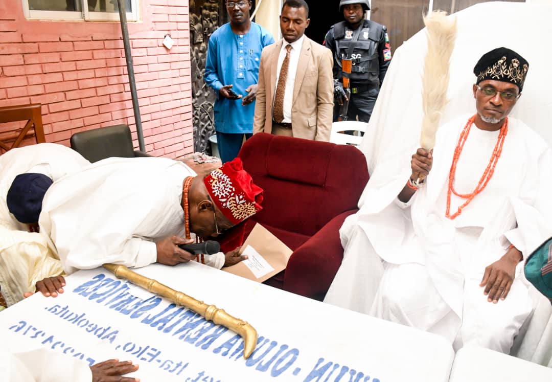 The former president prostrates before the Olowu of Owu Land