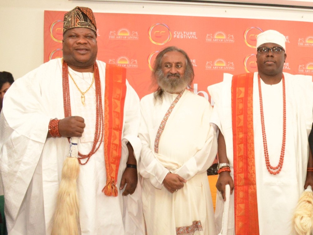 Oba Akintunde Akinyemi, the Eselu of Iselu Kingdom; Gurudev Sri Sri Ravi Shankar, Global Peace Ambassador and founder of Art of Living Foundation, and the Oniru of Iruland, His Royal Majesty, Oba Abdulwasiu Omogbolahan Lawal, Abisogun II at the launch of The Happiness Center in Victoria Island, Lagos.