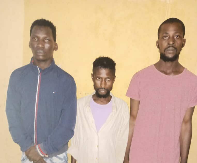 Notorious Lagos cult leader Jamiu Rasheed captured on CCTV killing Akinola Ayegbusi a rival cult member and his two accomplices arrested by the police in Lagos