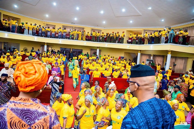 Ogun governor and beneficiaries of his 'oko owo dapo' empowerment scheme