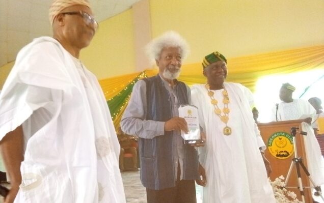 .Prof Soyinka being presented a plaque