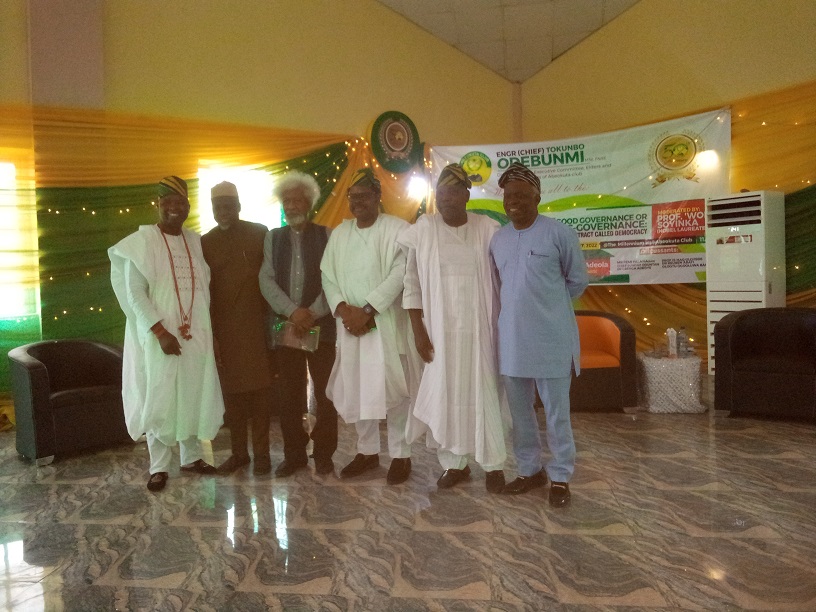 Discussants posed for a group photograph