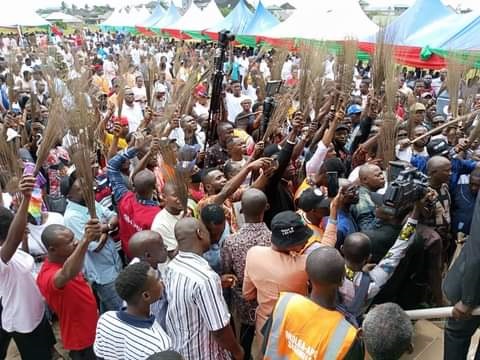 PDP members from in Opobo, the headquarters of Opobo/ Nkoro LGA of Rivers join APC