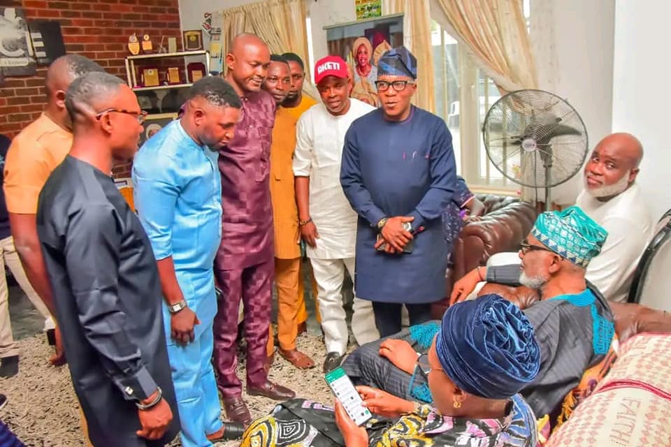 Owo youths pay condolence visit to Gov. Akeredolu