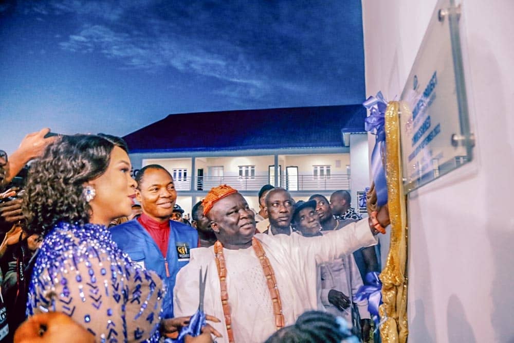 Pastor Yemisi Kudehinbu, Pastor Tom Obiazi and HRH Onojie of Ewu kingdom Alhaji (Barr) Abdulrazak Isesele Ojiefoh III, Ewu Esan Central Local Government Area Edo State Isesele commissioning the building.