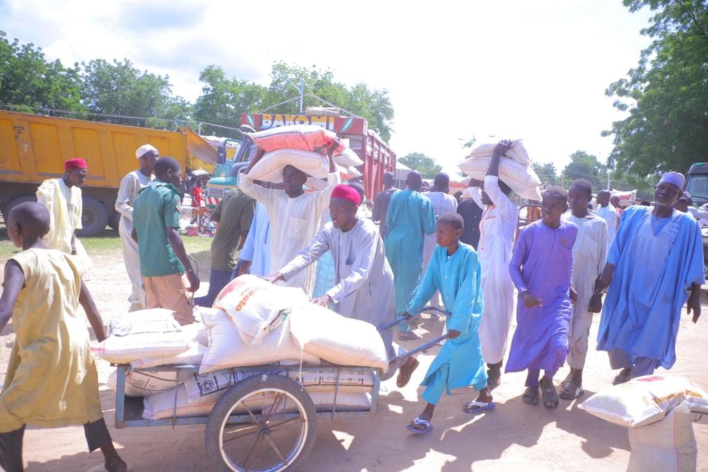 Zulum shares N400m, food, textiles to over 90,000 vulnerable people