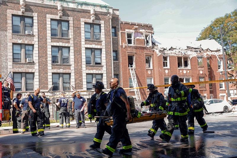 Eight hospitalized in Chicago building explosion