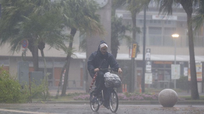 Typhoon lashes central Japan killing two