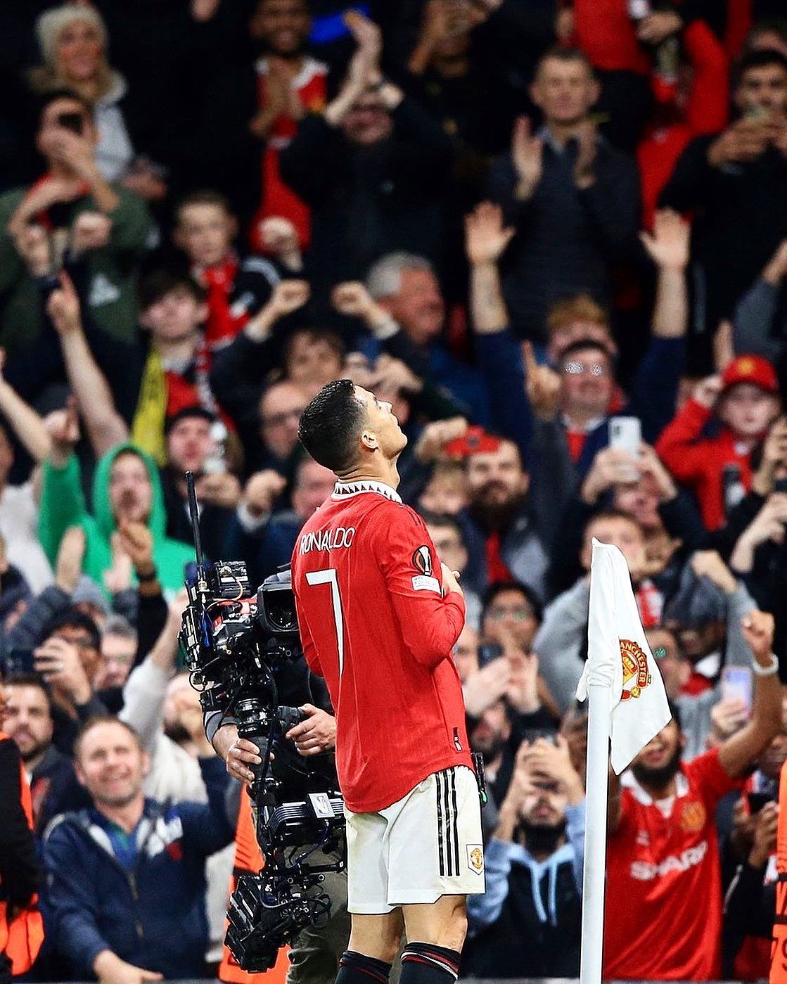 Cristiano Ronaldo's Manchester United Debut Earned A Standing Ovation At  Old Trafford