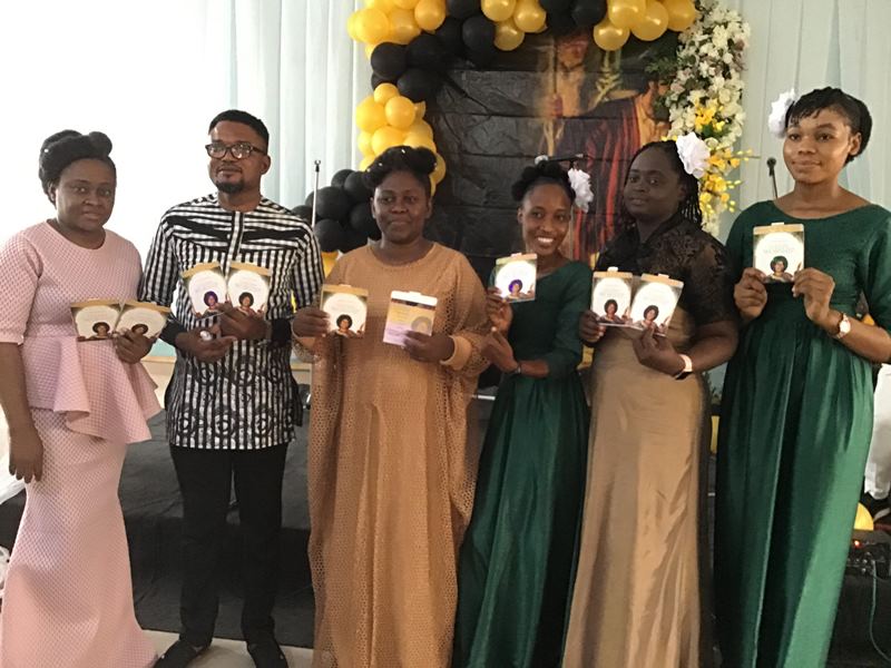 Agomuo (middle) during the launch of the album