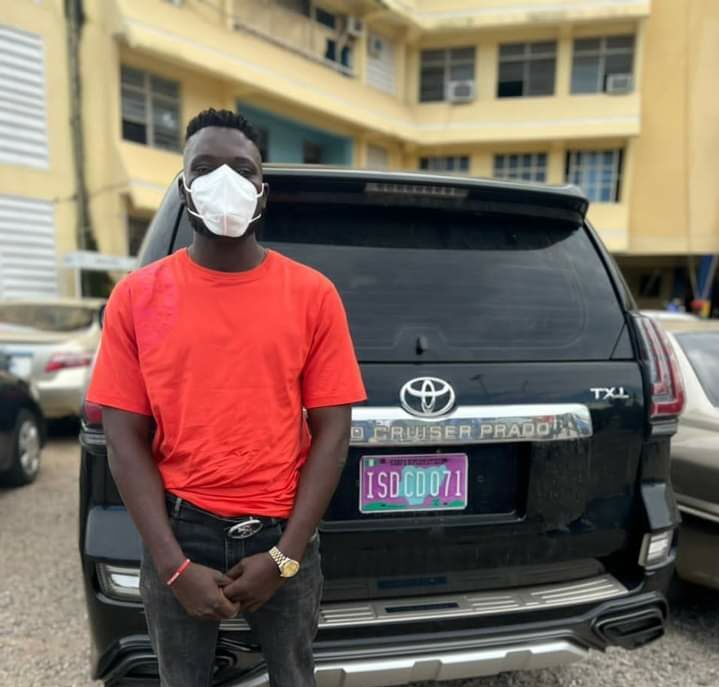 Police arrest Emmanuel Okoi, suspected member of a 7-man robbery gang that robbed a pharmacy and killed one person in Maitaima area of FCT