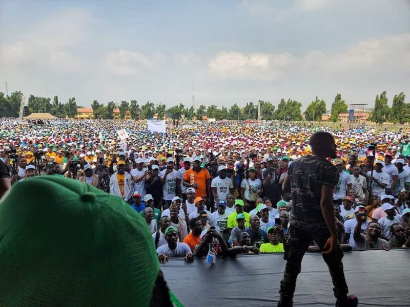 Huge crowd as youths march for Tinubu