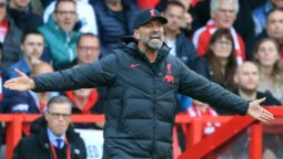 Jurgen Klopp gestures on the touchline during Liverpool’s defeat