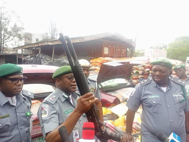 Customs recovers one unit of pump action rifle, two units of locally made guns and 35 live cartridges from smugglers in Idiroko, Ogun State