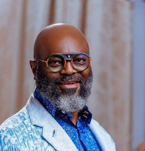 The campaign train of the Rivers State governorship candidate of Accord, Dumo Lulu-Briggs, was attacked by gunmen on Saturday, at Igbo-Etche, leaving his vehicle damaged.