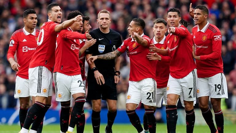 Newcastle keep Manchester United at bay at Old Trafford