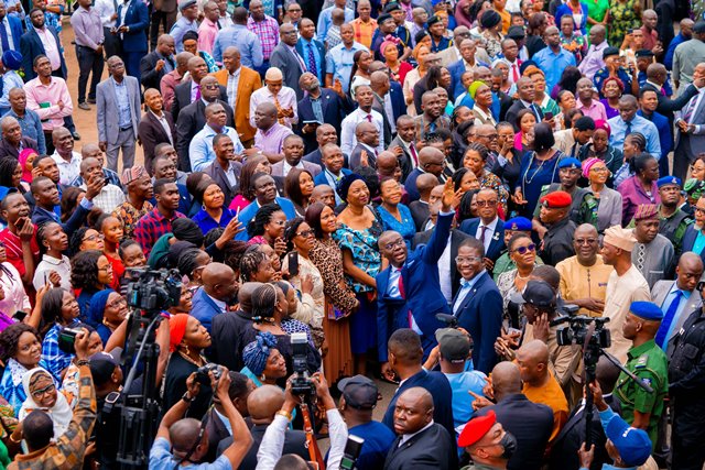 The governor taking selfie with civil servants