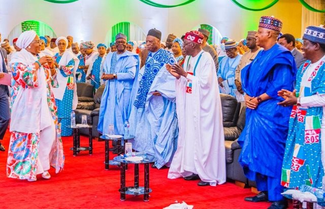 Aisha Buhari being welcomed by the Asiwaju and others at the event