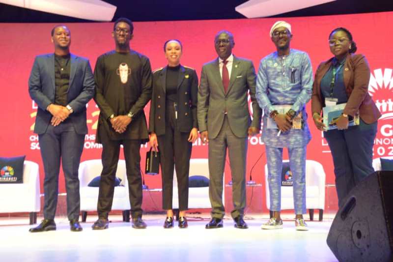 Sanwo-Olu with young Nigerian entrepreneurs at the event