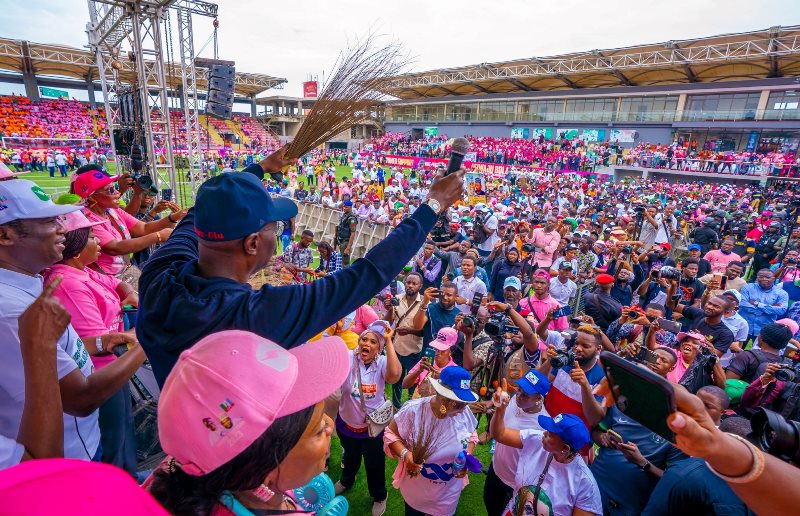 Sanwo-Olu addressing the crowd in Lagos