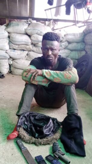 Members of a vigilante group at Diobu axis of Port Harcourt, Rivers State nab 32- year- old robbery suspect, Godspower with deadly weapons