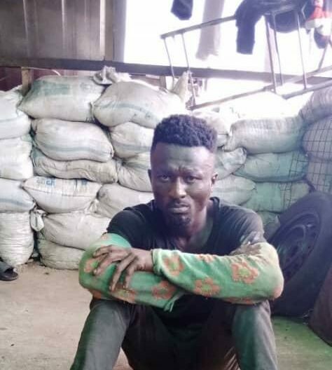 Members of a vigilante group at Diobu axis of Port Harcourt, Rivers State nab 32- year- old robbery suspect, Godspower with deadly weapons