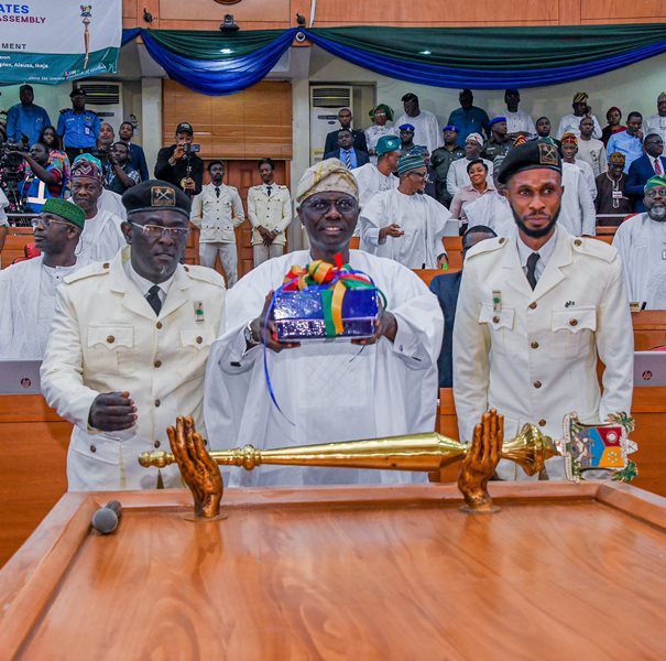 Sanwo-Olu presents 2023 budget