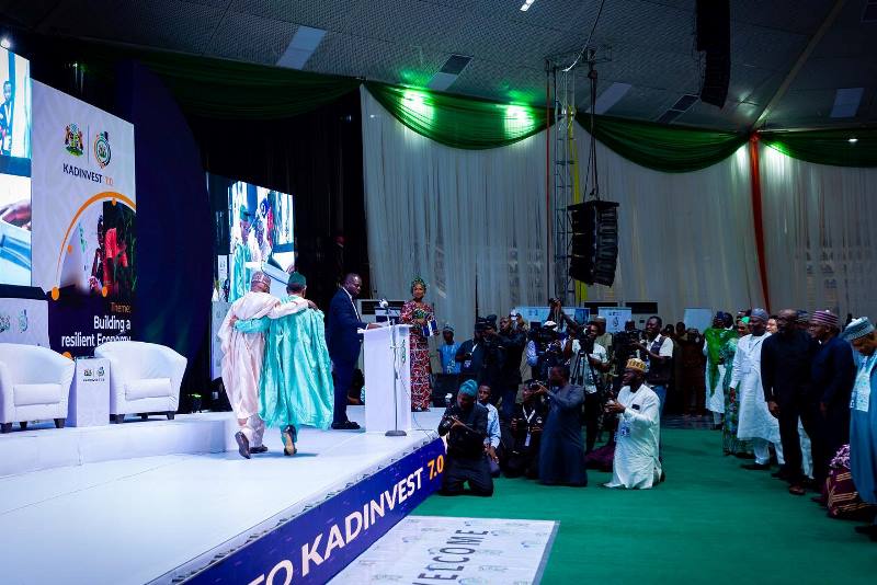 Tinubu and El-Rufai held each other by the shoulder