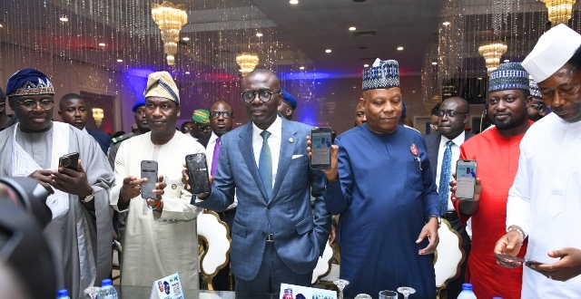 L-R: Ex-Deputy Governor of Lagos State, Otunba Femi Pedro, Deputy Governor, Dr Obafemi Hamzat; Lagos State Governor, Mr Babajide Sanwo-Olu; APC Vice Presidential candidate, Senator Kashim Shettima, APC National Youth leader, Mr Dayo Israel and former APC Presidential Aspirant, Engr Tein Jack Rich, during the unveiling of the APC/PCC fundraiser App for crowd funding, at the Civic Center, Victoria Island, Lagos, on Tuesday, November 29, 2022.