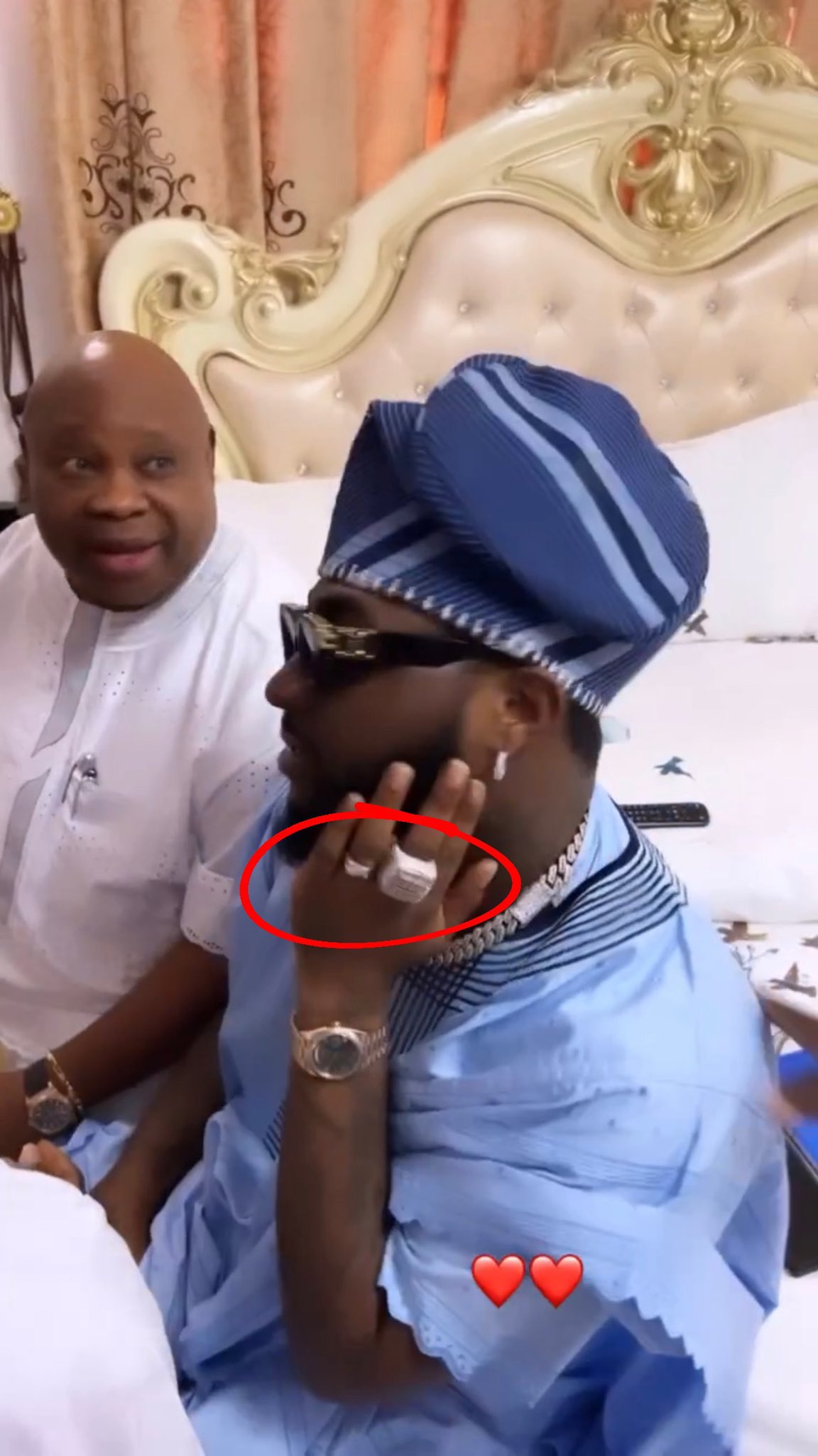 Davido wearing wedding band