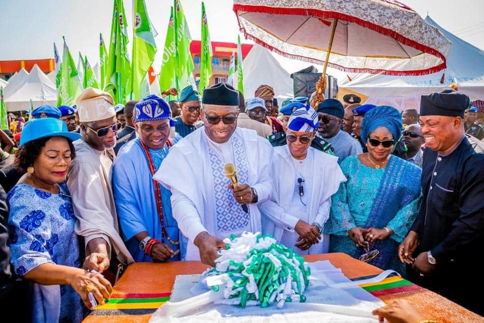 Fayemi Inaugurates Reconstructed Roads In Osun, Commends Oyetola - P.M ...