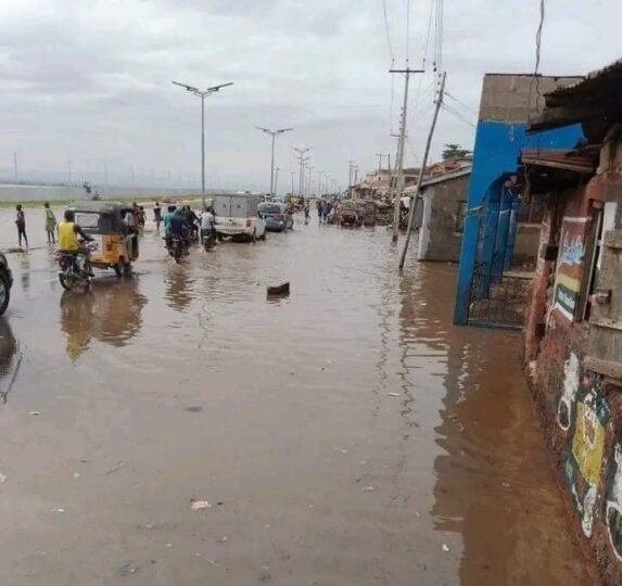 Massive flooding on Sunday over ran Ajaokuta-Ganaja-Lokoja road in Kogi which links the metropolis to the eastern part of the state.