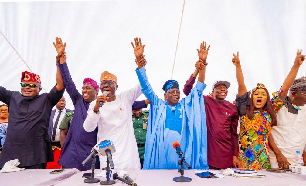 L-R: Speaker, Lagos State House of Assembly, Mudashiru Obasa; Deputy Governor, Dr Obafemi Hamzat; Governor Babajide Sanwo-Olu; Presidential Candidate of the All Progressives Congress (APC), Asiwaju Bola Tinubu; the State Party Chairman, Pastor Cornelius Ojelabi and APC National Women Leader, Dr Betta Edu during the APC Lagos major stakeholders meeting at the Party’s Secretariat, Acme road, Ogba, Ikeja, on Wednesday, Nov. 2, 2022.