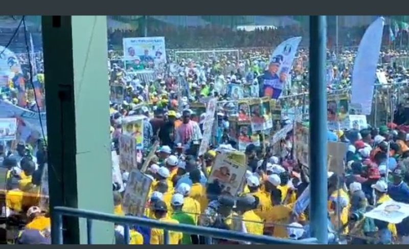 Huge crowd at the Ebonyi rally on Thursday.