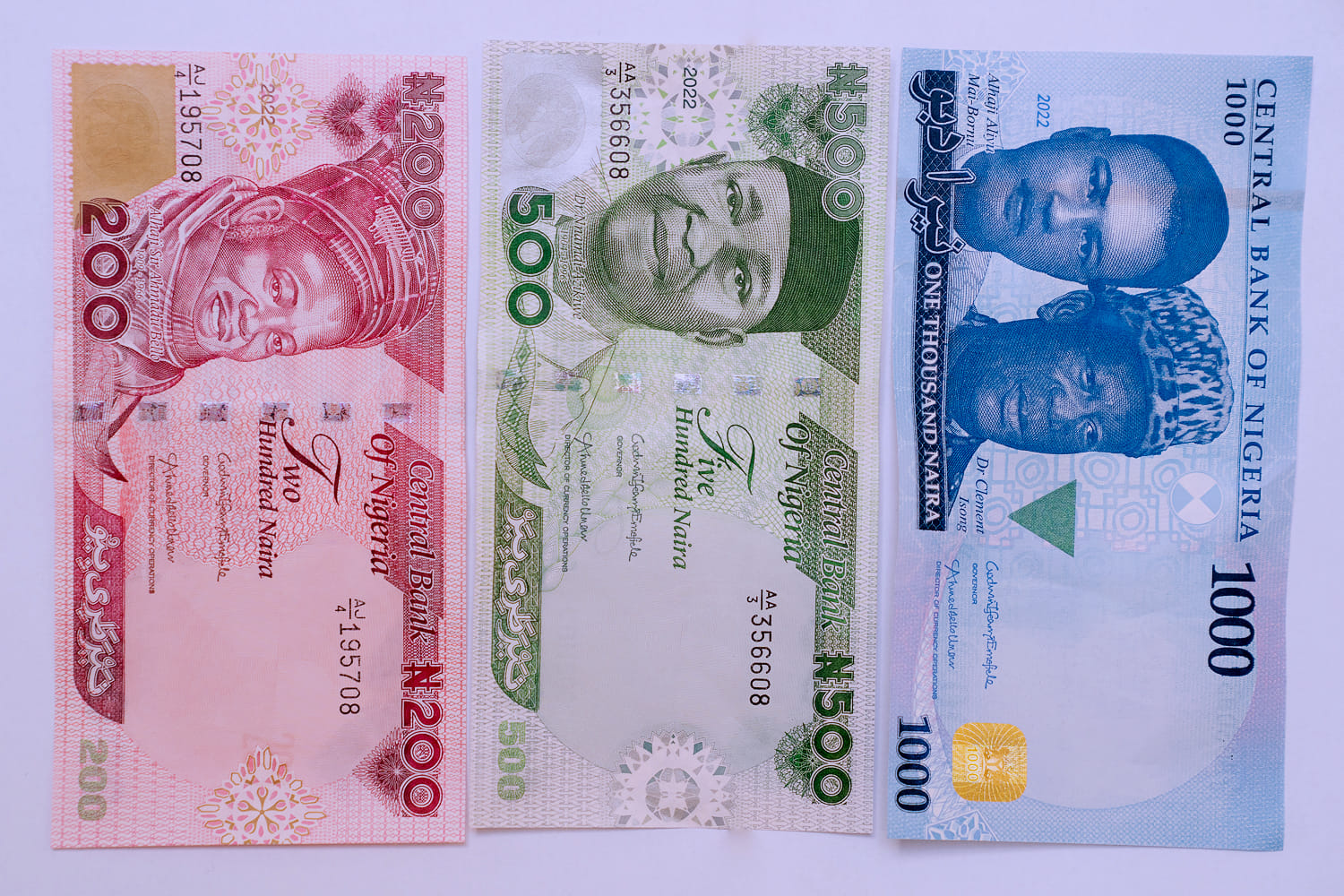 President Muhammadu Buhari unveils the redesigned naira notes of N200, N500 and N1000 at the Presidential Villa Abuja on Wednesday.