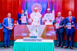 President Muhammadu Buhari unveils the redesigned naira notes of N200, N500 and N1000 at the Presidential Villa Abuja on Wednesday.