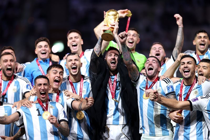 Argentina lift World Cup trophy