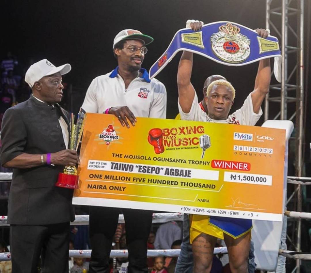 From Left: Dr. Rafiu Ladipo, President, Nigerian Boxing Board of Control (NBB of C); Mr Fuad Ogunsanya, Director, MultiChoice Nigeria; and Taiwo Agbaje, winner of the Mojisola Ogunsanya Memorial Trophy after winning N1.5 million cash prize at GOtv Boxing Night 27 on Monday
