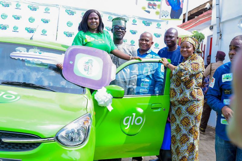 Ijebu Ode woman Bakare weeps as she wins car prize in Glo Promo P.M. News
