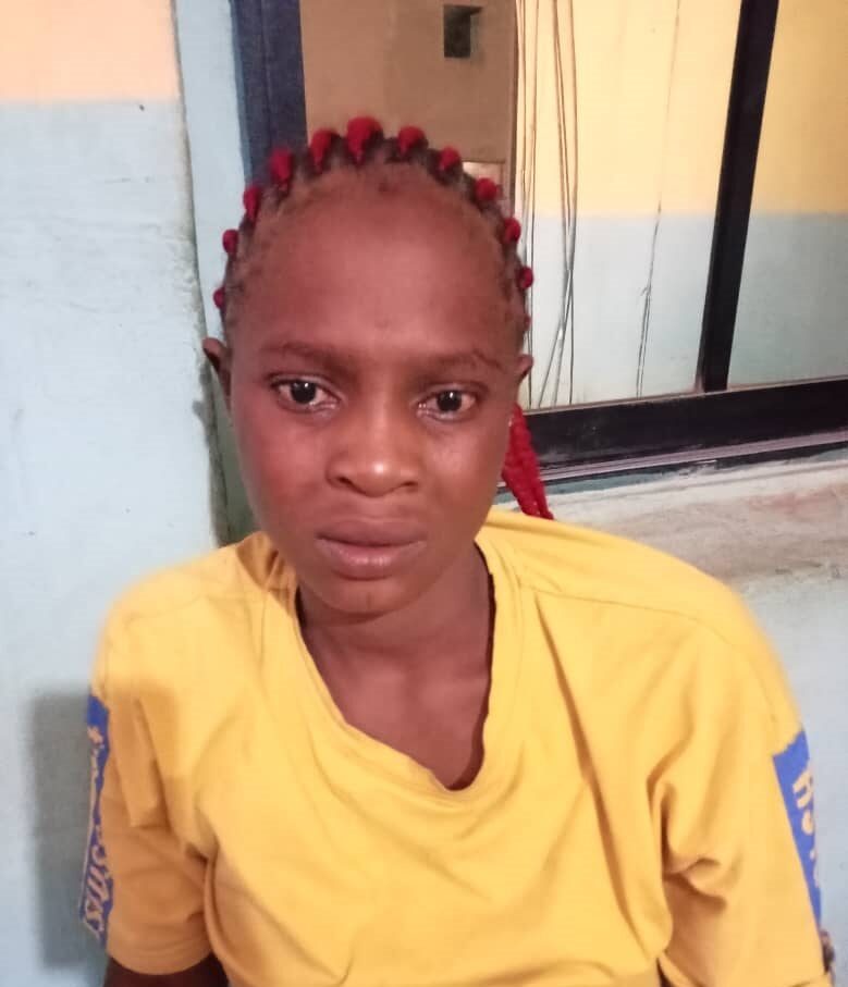 Police arrest 27-year-old woman, Mariam Ayila, for kidnapping a 13- year- old girl and asking for a N250,000.00 to release her in Ogun state.
